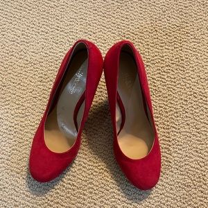 Kelly & Katie red faux suede pumps heels